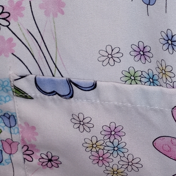 S. B. Scrub top size medium floral pattern - Picture 5 of 7